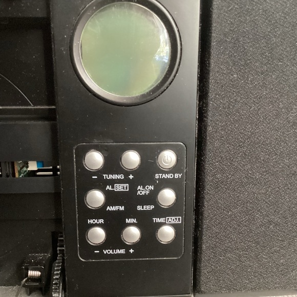 Jensen Wall-Mountable Cd System With Am/Fm Stereo Receiver - Picture 8 of 10